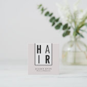 Elegante minimalistische typografie Beige kapper Vierkante Visitekaartje (Staand voorkant)
