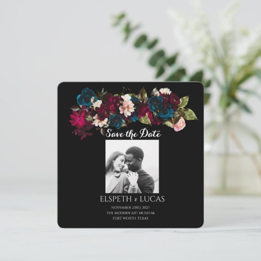 Elegante minimalistische zwart en bloemenbruiloft save the date (Staand voorkant)