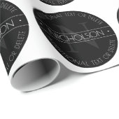 Elegante moderne bewerkbare monogram zwart & wit cadeaupapier (Rol Hoek)