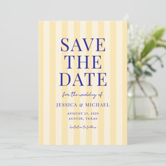 Elegante moderne blauw geel gestreepte bruiloft save the date (Staand voorkant)