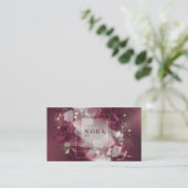 Elegante moderne bloemenbordeaux & wit visitekaartje (Staand voorkant)