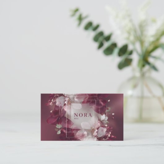 Elegante moderne bloemenbordeaux & wit visitekaartje (Staand voorkant)