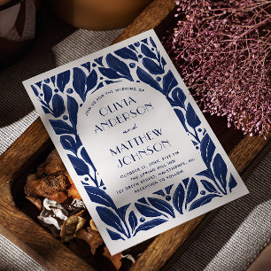 Elegante moderne boog. Marine blauwe bloemen bruil Kaart