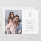 Elegante Moderne Boog Monogram Foto Koppels Douche Kaart (Voorkant)