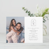 Elegante Moderne Boog Monogram Foto Koppels Douche Kaart (Staand voorkant)