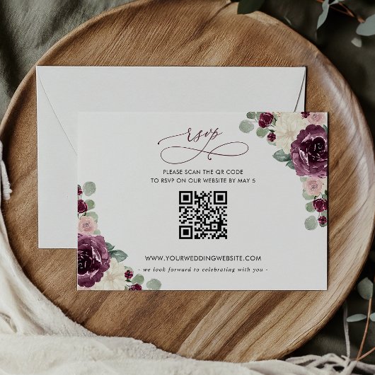 Elegante Moderne Botanische Pruim Bloemen QR CODE RSVP Kaartje