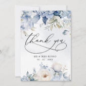 Elegante moderne botanische stoffige blauwe bloeme bedankkaart (Voorkant)