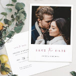 Elegante moderne Bourgogne Script Foto bruiloft Uitnodiging Briefkaart<br><div class="desc">Deze simpelweg kerkelijke fotobruiloft bewaart de date briefkaart sjabloon een elegant, minimalistisch, modern design. Blader in onze winkel naar versies van dit ontwerp met de tekst Datum opslaan in zwart-wit en in andere kleuren en ook in een platte vorm! Op de voorzijde staan uw voornamen onder uw favoriete foto en...</div>