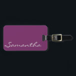 elegante moderne chic trendy monogram paars bagagelabel<br><div class="desc">Dit prachtige,  geavanceerde ontwerp is voorzien van jouw naam,  of elke aangepaste tekst,  in een licht staalgrijs op een solide paarse achtergrond.</div>