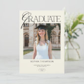Elegante moderne chic typografie foto afstuderen kaart (Staand voorkant)