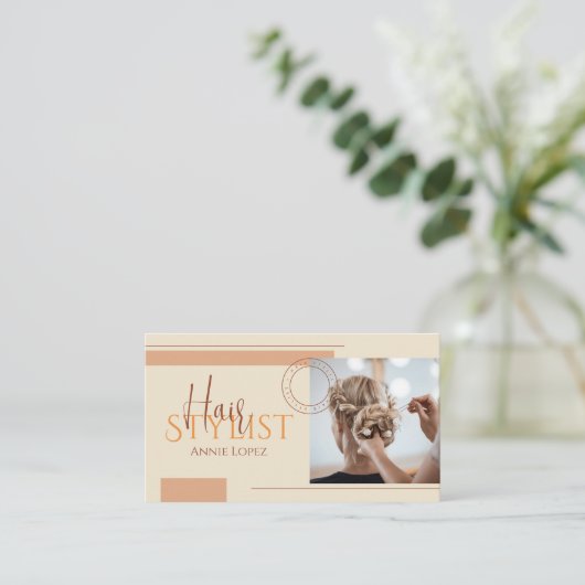 Elegante Moderne Haar Stylist Haardressoir QR Code Visitekaartje (Staand voorkant)