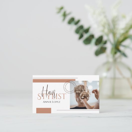 Elegante Moderne Haar Stylist Haardressoir QR Code Visitekaartje (Staand voorkant)