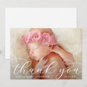 Elegante moderne kalligrafie nieuwe babyfoto bedankkaart (Voorkant / Achterkant)