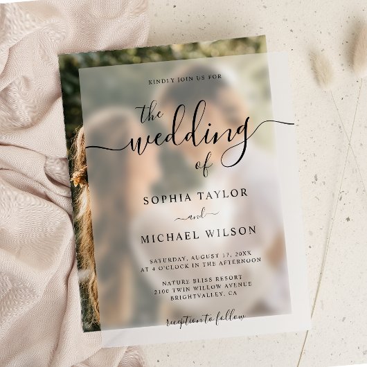 Elegante moderne kalligrafie zwart & wit bruiloft vellum uitnodigingen