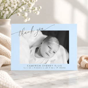 Elegante moderne lichtblauwe script baby foto gebo bedankkaart