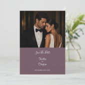 Elegante moderne mauve foto save the date (Staand voorkant)