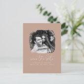 Elegante moderne minimalist Bewaar de datum foto Aankondigingskaart (Staand voorkant)