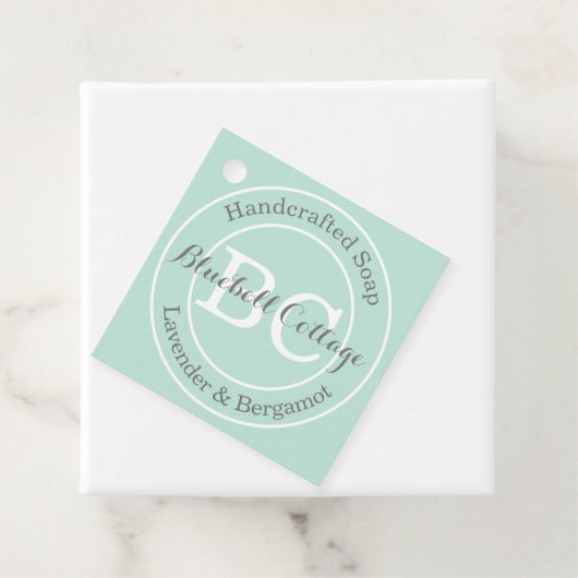 Elegante Moderne Mint Groene Monogram Handgemaakte Bedankjes Labels (In situ)