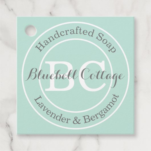 Elegante Moderne Mint Groene Monogram Handgemaakte Bedankjes Labels (Voorkant)