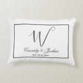 Elegante moderne monogram huwelijkscadeau accent kussen (Achterkant)