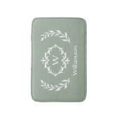Elegante moderne monogram krans saliegroen wit badmat (Voorkant Verticaal)