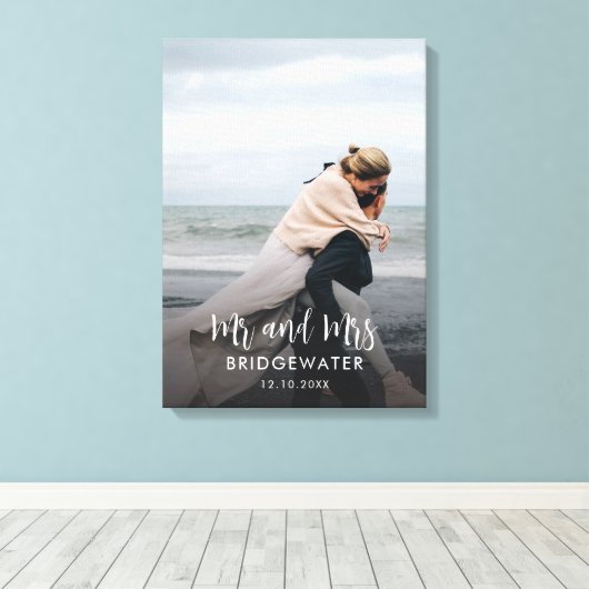 Elegante moderne Mr en Mrs Monogram Foto Bruiloft Canvas Afdruk (Insitu (Houten vloer))