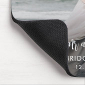 Elegante moderne Mr en Mrs Monogram trouwfoto Muismat (Hoek)