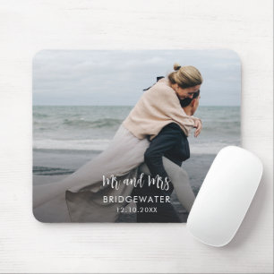 Elegante moderne Mr en Mrs Monogram trouwfoto Muismat