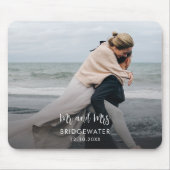 Elegante moderne Mr en Mrs Monogram trouwfoto Muismat (Voorkant)