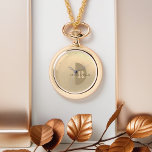 Elegante Moderne Naam Monogram Horloge<br><div class="desc">Krijg dit gepersonaliseerde horloge ketting voor jezelf of als een mooi cadeau. Dit uurwerk is voorzien van een aangepast monogram en een goudkleurig kleurenschema. Het is een elegante manier om de tijd te vertellen en alles in één eenvoudige stap te accessoire. Pas dit horloge eenvoudig aan met een naam en...</div>
