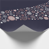 Elegante moderne roze metalen sneeuwvlok cadeaupapier (Hoek)