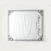 Elegante moderne script huwelijksfoto booth achter wandkleed (Voorkant (horizontaal))