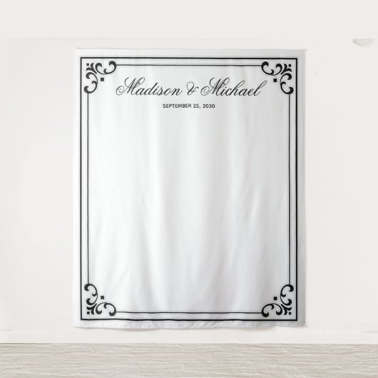 Elegante moderne script huwelijksfoto booth achter wandkleed (Voorkant)