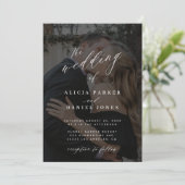 Elegante moderne script kalligrafie foto bruiloft kaart (Staand voorkant)