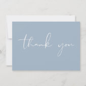 Elegante moderne script kalligrafie stoffig blauw bedankkaart (Voorkant)