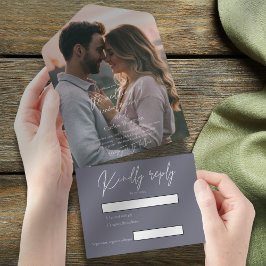Elegante moderne sombere grijze trouwfoto met RSVP All In One Uitnodiging
