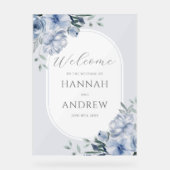 Elegante moderne stoffige blauwe bloemen bruiloft  acryl bord (Voorkant)