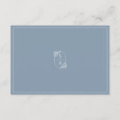 Elegante moderne stoffige blauwe monogram RSVP Informatiekaartje (Achterkant)