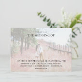 Elegante moderne typografie foto bruiloft uitnodig kaart (Staand voorkant)