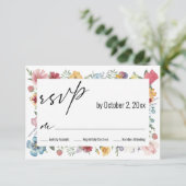 Elegante moderne typografie Wildflower Border RSVP Kaartje (Staand voorkant)