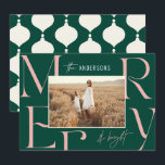 Elegante moderne vrolijke kerst foto typografie aankondiging<br><div class="desc">Moderne elegante minimale grafische typografie vrolijke kerstkaart. Onderdeel van een gewaagd leuk vakantie collectie.</div>