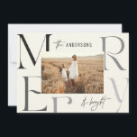 Elegante moderne vrolijke kerst foto typografie aankondiging<br><div class="desc">Moderne elegante minimale grafische typografie vrolijke kerstkaart. Onderdeel van een gewaagd leuk vakantie collectie.</div>