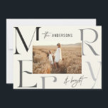 Elegante moderne vrolijke kerst foto typografie aankondiging<br><div class="desc">Moderne elegante minimale grafische typografie vrolijke kerstkaart. Onderdeel van een gewaagd leuk vakantie collectie.</div>