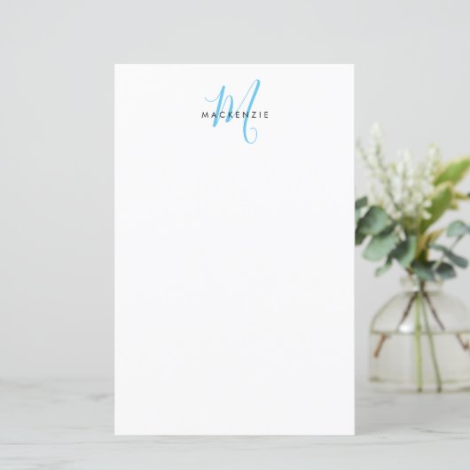 Elegante Moderne Witte Hemelblauwe Script Monogram (Staand voorkant)