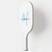 Elegante Moderne Witte Hemelblauwe Script Monogram Pickleball Paddle (Links)