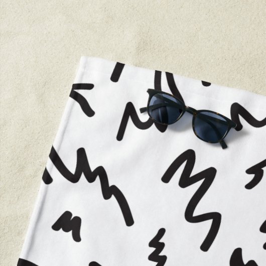 Elegante moderne zwart en wit strandlaken (In situ)