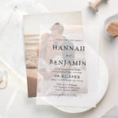 Elegante moderne zwart-wit minimalistische bruilof vellum uitnodigingen