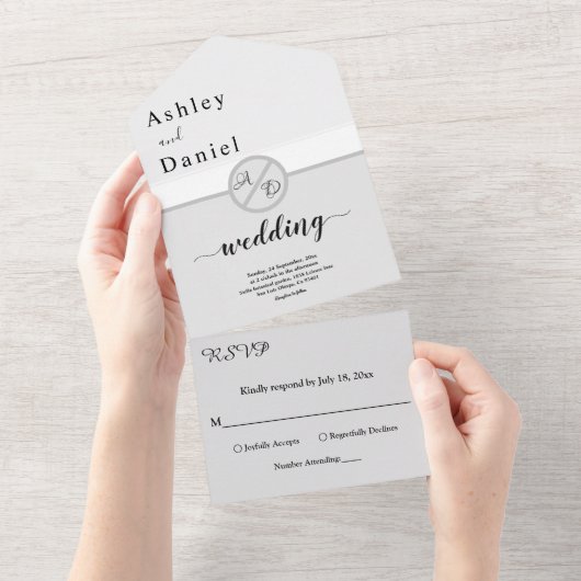 Elegante moderne zwart-wit monogram bruiloft all in one uitnodiging (Afscheurbaar)