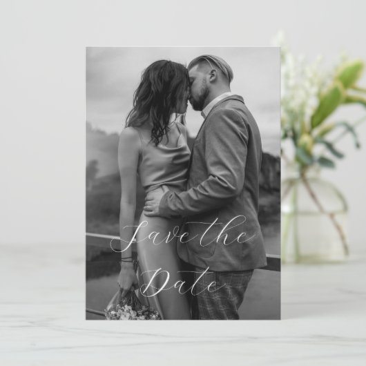 Elegante moderne zwart wit script foto bruiloft save the date (Staand voorkant)