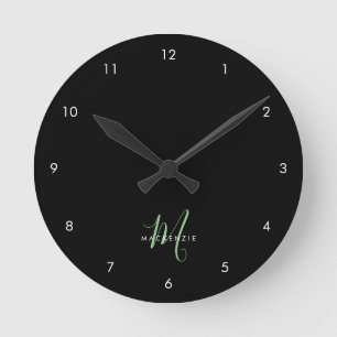 Elegante Moderne Zwarte Groene Script Monogram Ronde Klok